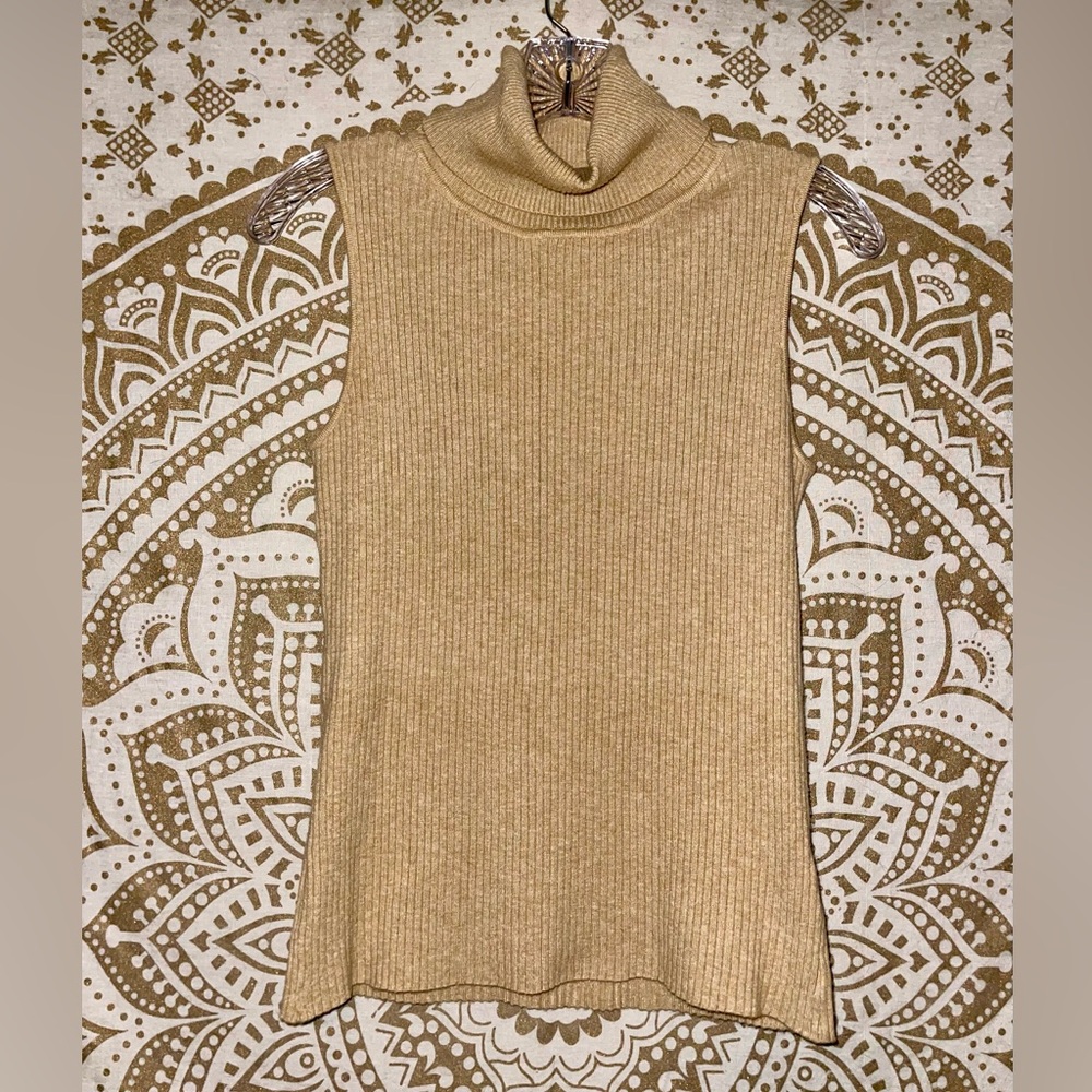 LADIES "URBAN DAIZY" TURTLENECK SLEEVELESS SWEATER IN TAN, SIZE M/L